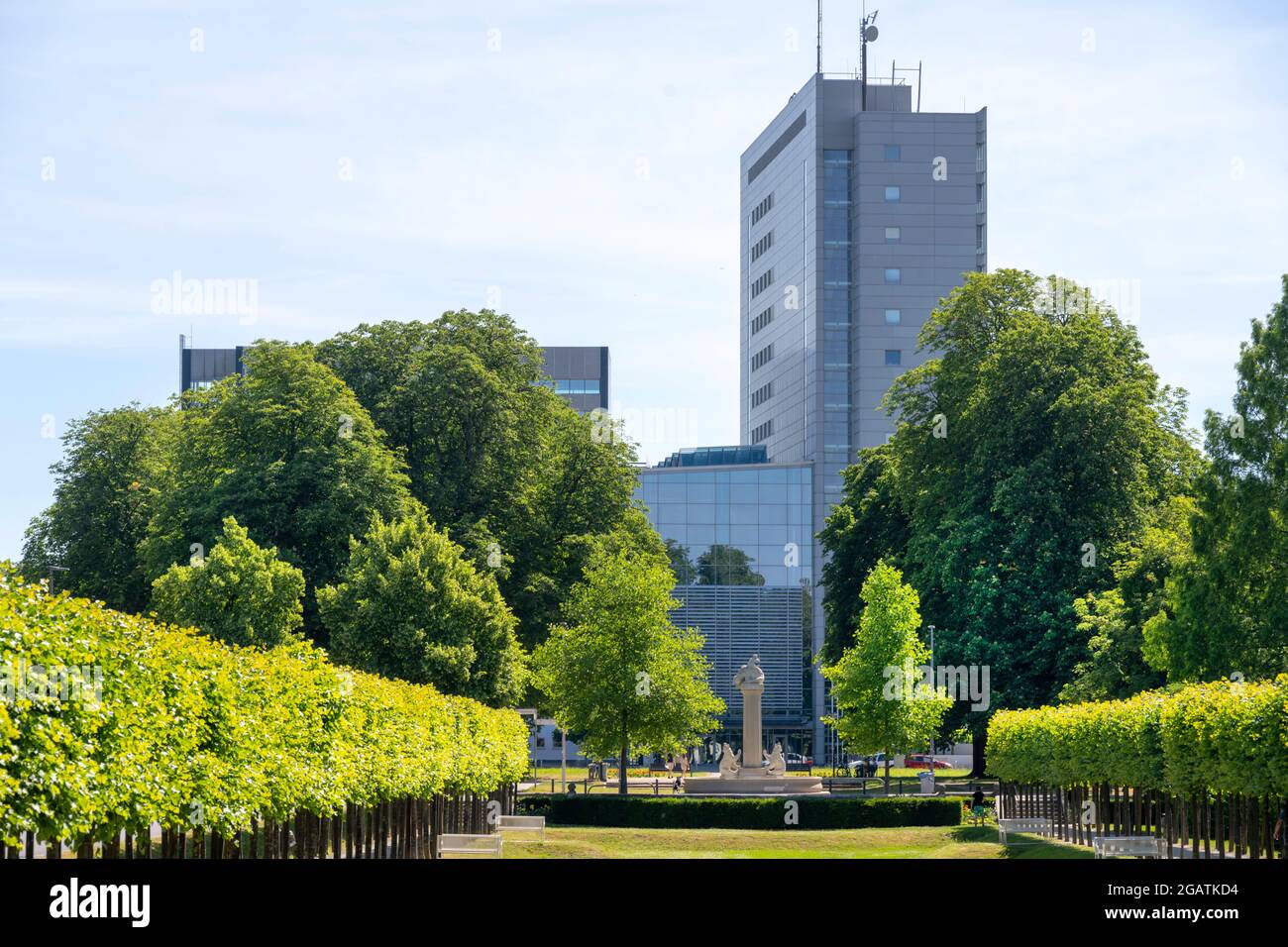 Deutschland, Nordrhein-Westfalen, Hamm, Blick über den Otto-Krafft-Platz zum Oberlandesgericht Banque D'Images