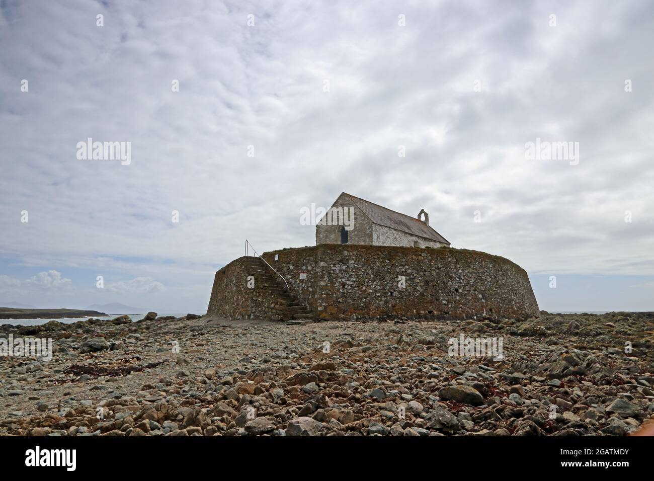 L'église de St Cwyfan, Llangwyfan, l'église de la mer, Anglesey Banque D'Images