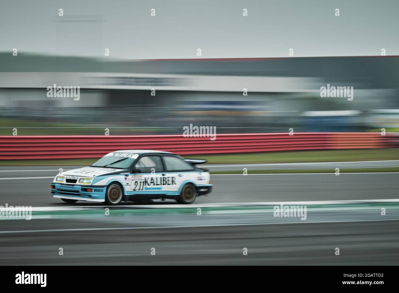 Towcester, Northamptonshire, Royaume-Uni. 1er août 2021. Graeme Dodd (GB) et Ford Sierra Cosworth RS500 passent lors du trophée Adrian Flux pour le MRL Historic Touring car Challenge lors du Classic Motor Racing Festival sur le circuit Silverstone ( Credit: Gergo Toth/Alay Live News Banque D'Images