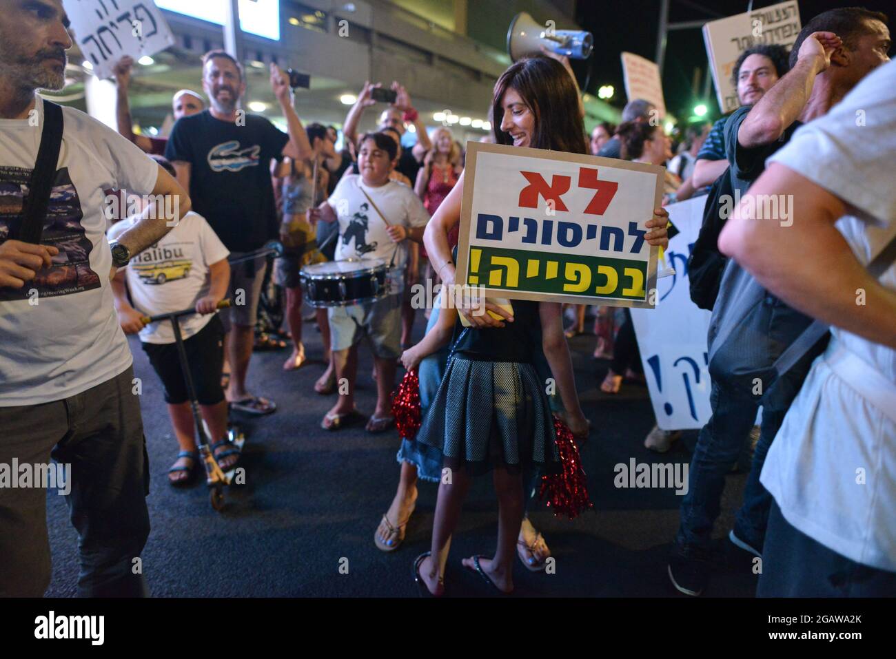 Manifestation contre les restrictions du coronavirus, la coercition vaccinale et le nouveau Green badge à tel Aviv, Israël, le 31 2021 juillet. La semaine dernière, le ministère israélien de la Santé avait déclaré que le pays serait le premier au monde à donner une troisième dose de vaccination des vaccins Pfizer et Moderna - pas encore approuvé par la FDA. En juin, le gouvernement a élargi les efforts de vaccination, encourageant les jeunes de 12 ans à se faire vacciner. (Photo de Matan Golan/Sipa USA) Banque D'Images