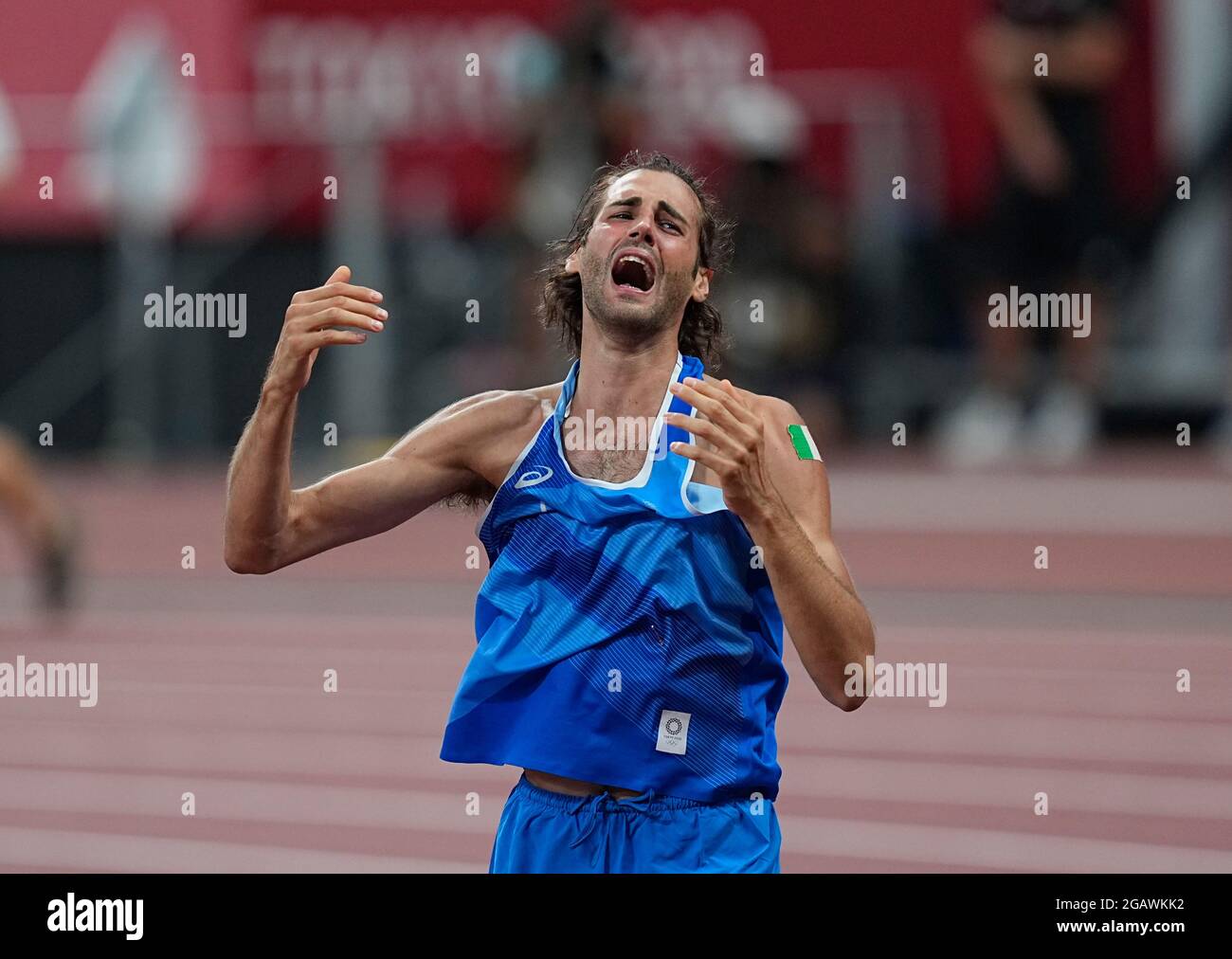 1er août 2021 : Gianmarco Tamberi célèbre sa médaille d'or en saut en hauteur aux Jeux Olympiques de Tokyo, au stade olympique de Tokyo, Tokyo, Japon}. Prix Kim/CSM Banque D'Images