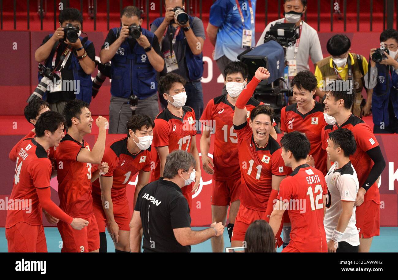 Tokyo, Japon. 1er août 2021. Les encouragements de l'équipe japonaise menés par Yuji Nishida (11) après avoir vaincu l'Iran lors de la compétition de volley-ball masculin aux Jeux Olympiques de Tokyo en 2020, le dimanche 1er août 2021, à Tokyo, Japon. Le match s'est déroulé sur cinq ensembles, le Japon ayant remporté 25-21, 20-25, 29-31, 25-22 et 15-13. Photo de Mike Theiler/UPI crédit: UPI/Alay Live News Banque D'Images