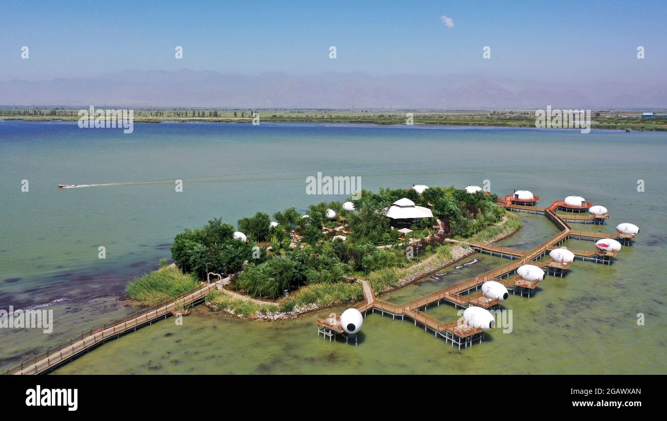 Yinchuan. 31 juillet 2021. Photo aérienne prise le 31 juillet 2021 montre le paysage de la région pittoresque du lac Shahu dans le comté de Pingluo, Shizuishan, région autonome de Ningxia hui, dans le nord-ouest de la Chine. Crédit: Wang Peng/Xinhua/Alay Live News Banque D'Images