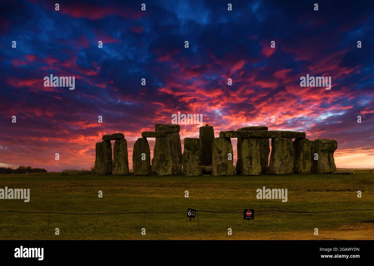 Stonehenge un ancien monument en pierre préhistorique près de Salisbury Wiltshire, Royaume-Uni Banque D'Images