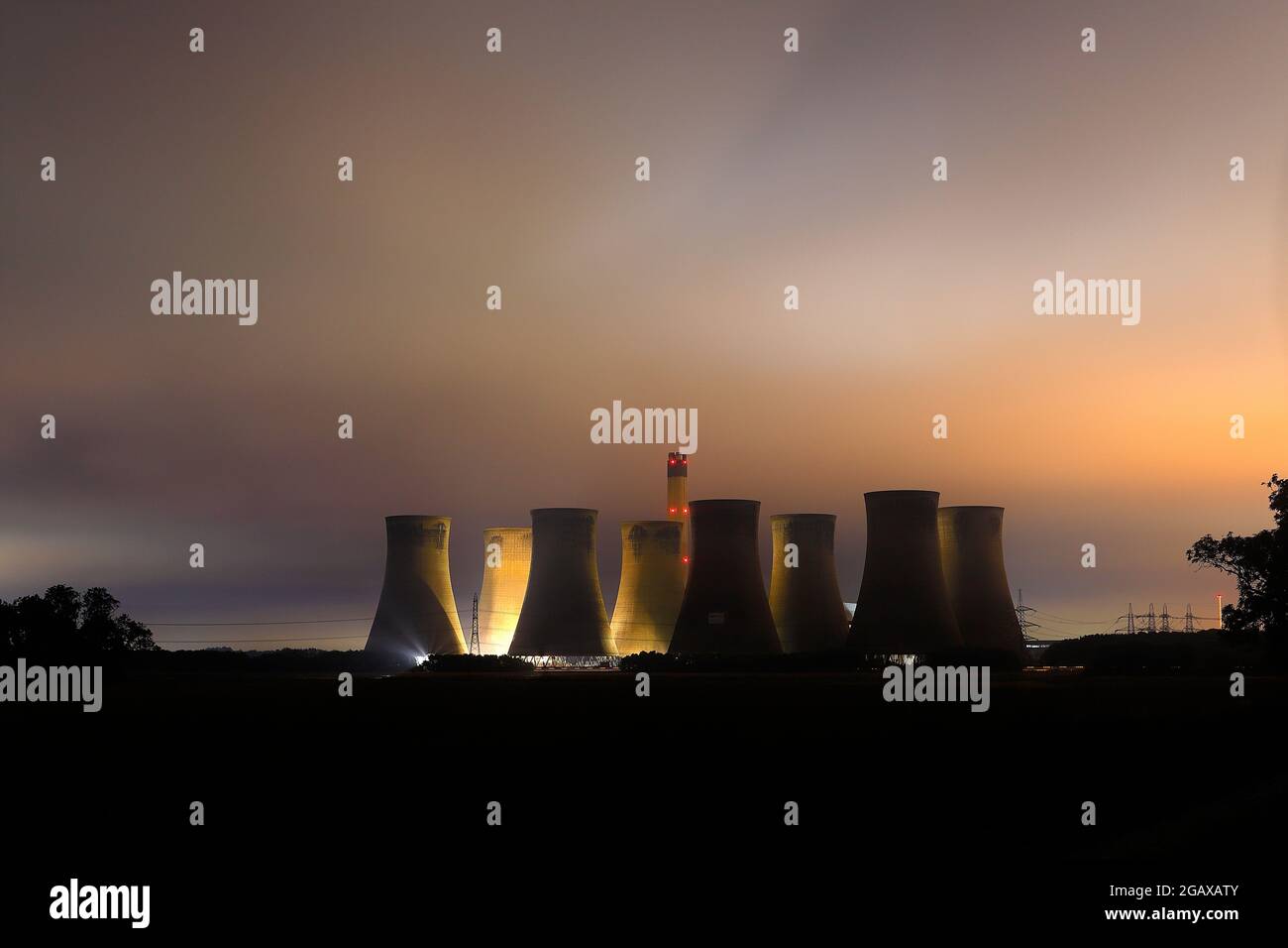 Le 1er août 2021, le jour où ils ont détruit 4 tours de refroidissement à la centrale électrique d'Eggborough dans le North Yorkshire Banque D'Images