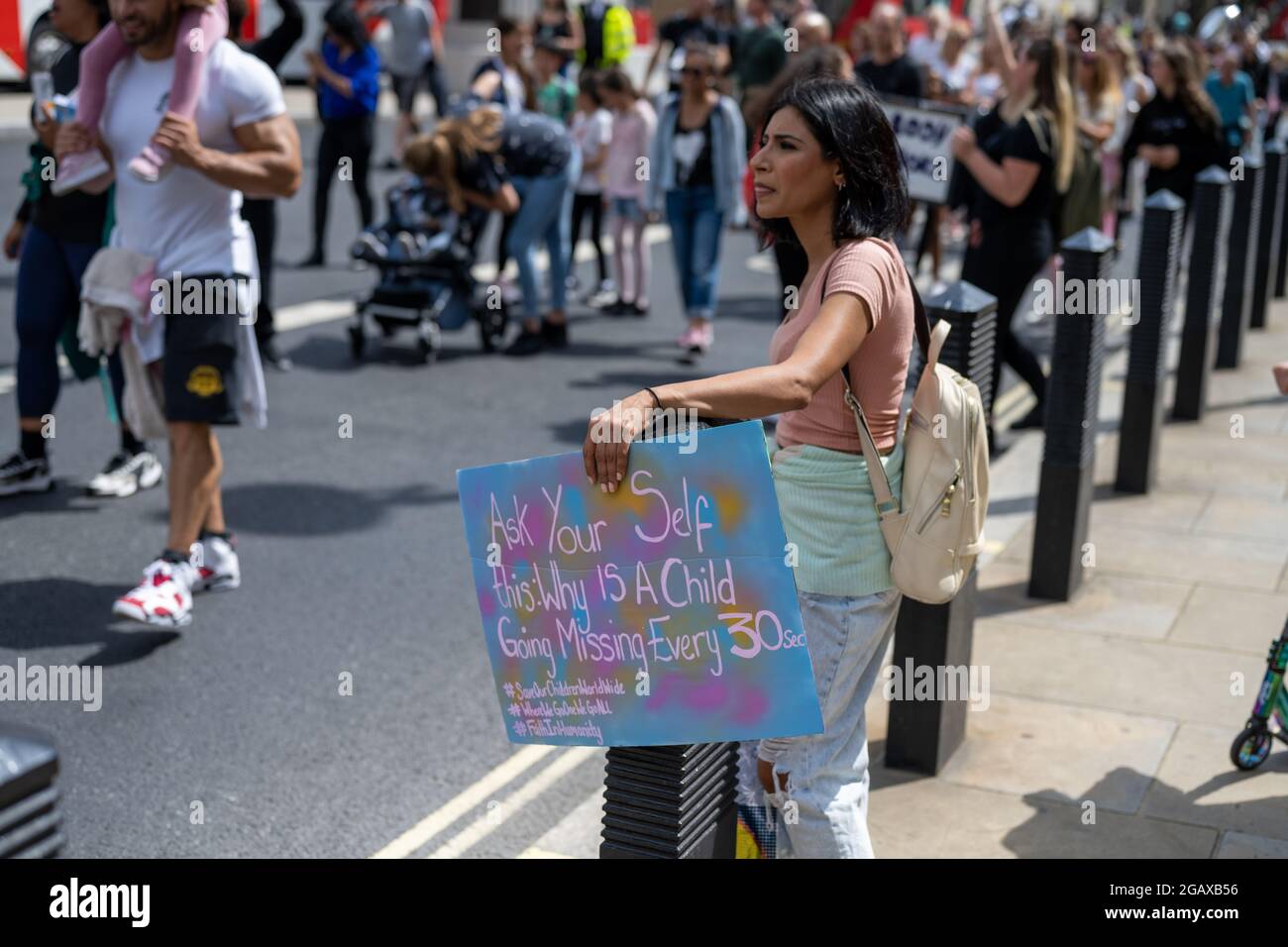 Londres, Royaume-Uni - juillet 31 2021 : la marche anti-vaccin pour enfants du London Eye à Trafalgar Square Banque D'Images