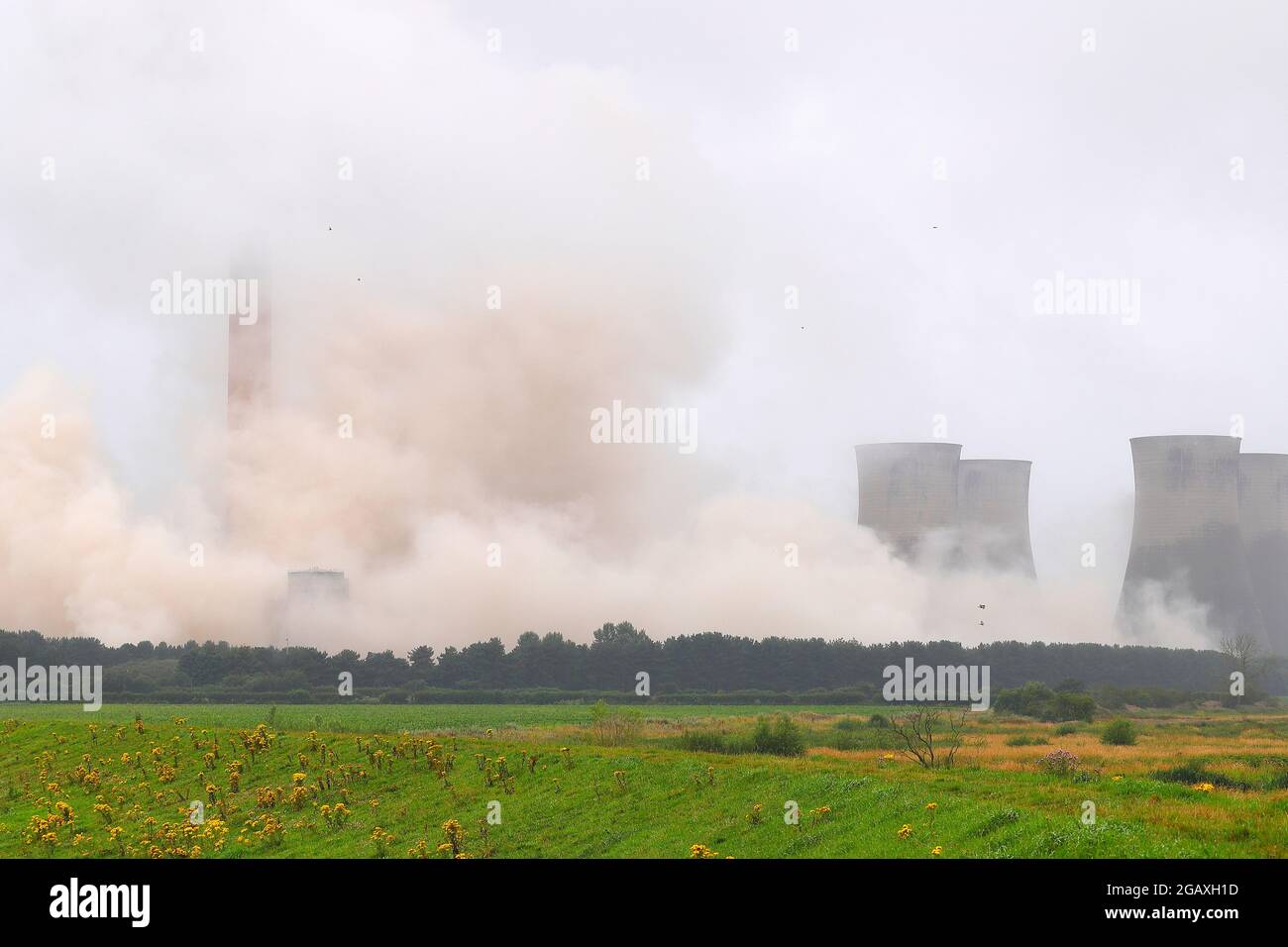 Le 1er août 2021, le jour où ils ont détruit 4 tours de refroidissement à la centrale électrique d'Eggborough dans le North Yorkshire Banque D'Images