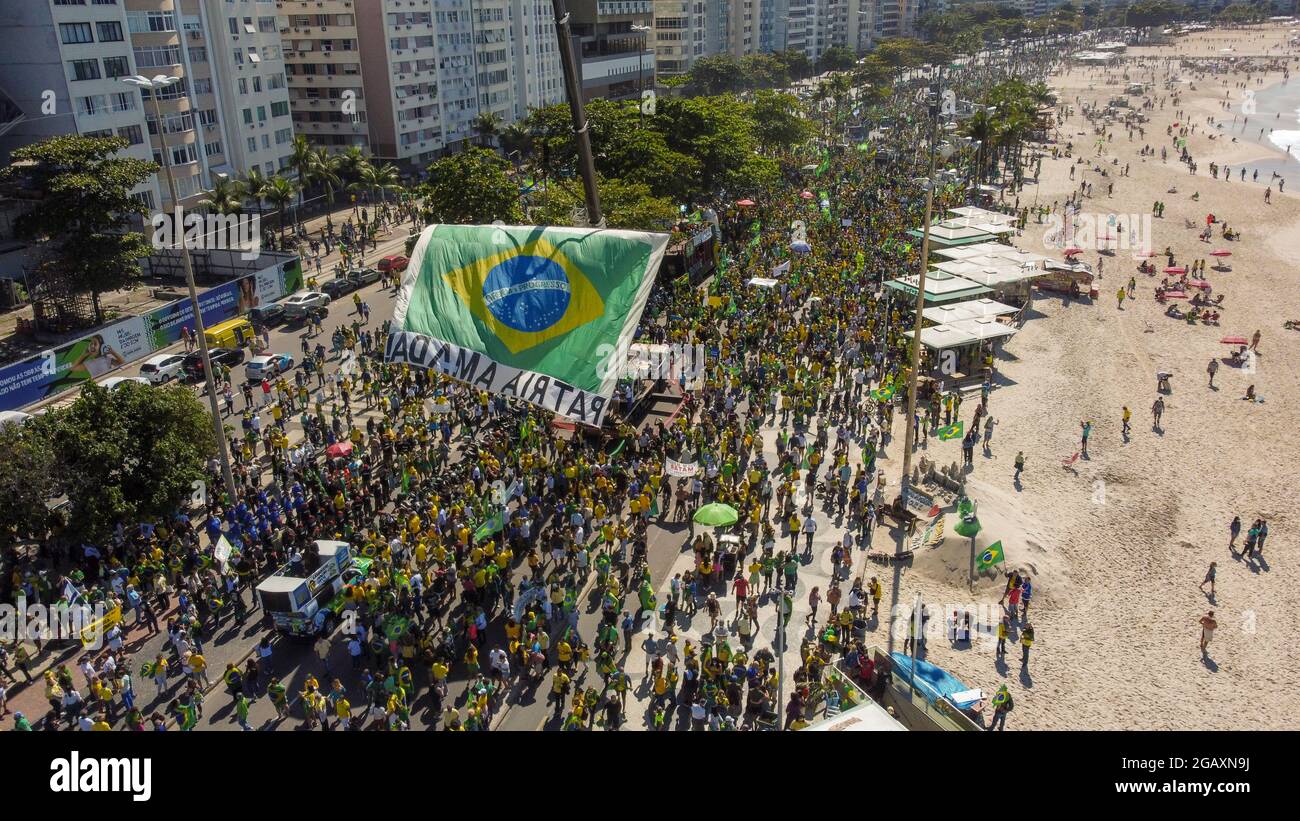 Manifestation pour le vote sur papier à Copacabana, Rio de Janeiro, en août 2021. Le rassemblement a été convoqué par le président brésilien Jair Bolsonaro. Banque D'Images