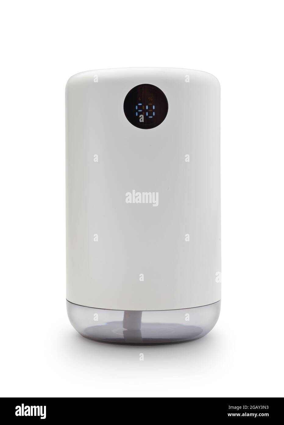 Humidificateur d'air domestique en plastique blanc isolé sur blanc. Vue avant. Banque D'Images