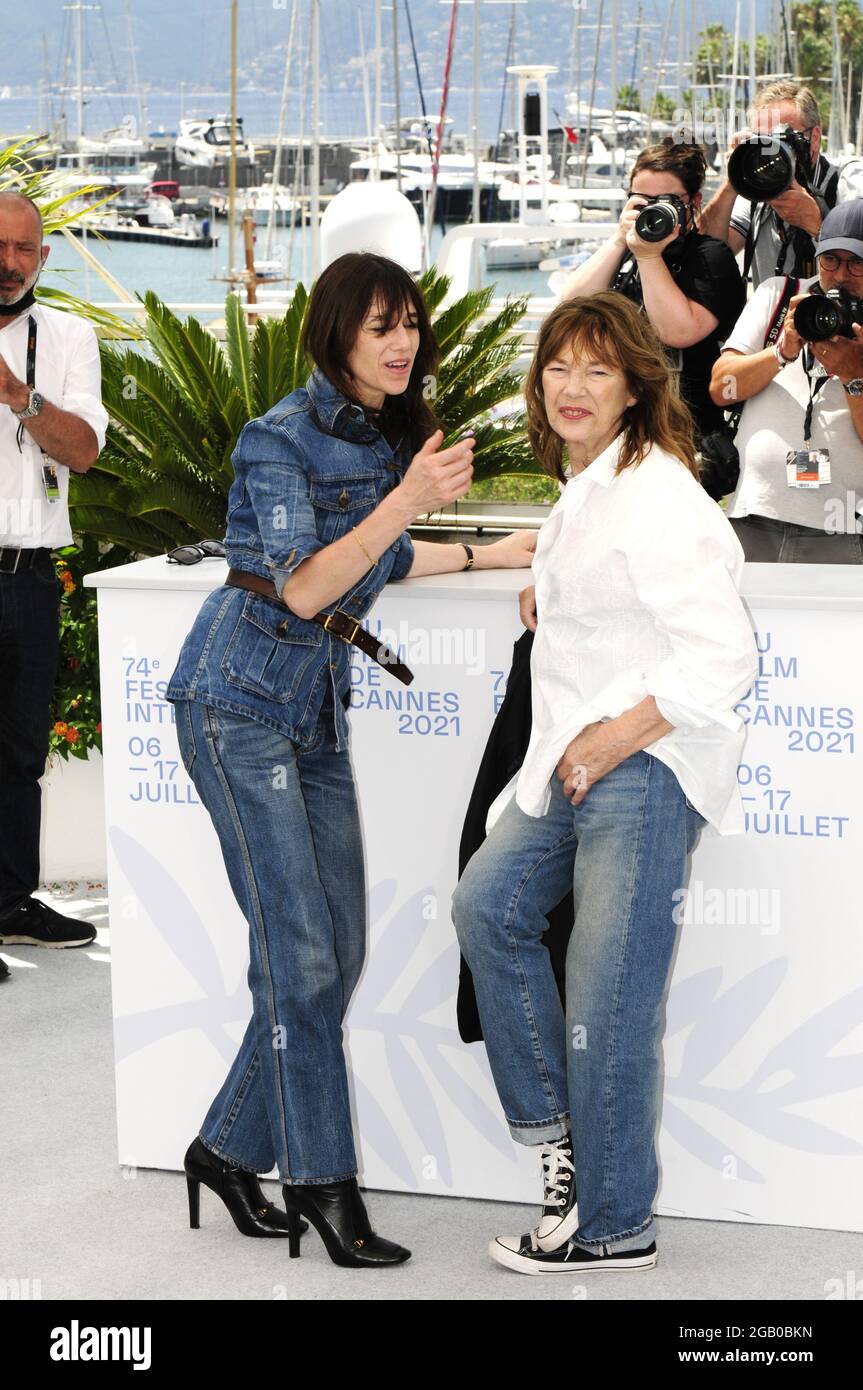 Charlotte Gainsbourg et Jane Birkin assistent à la séance photo « Jane