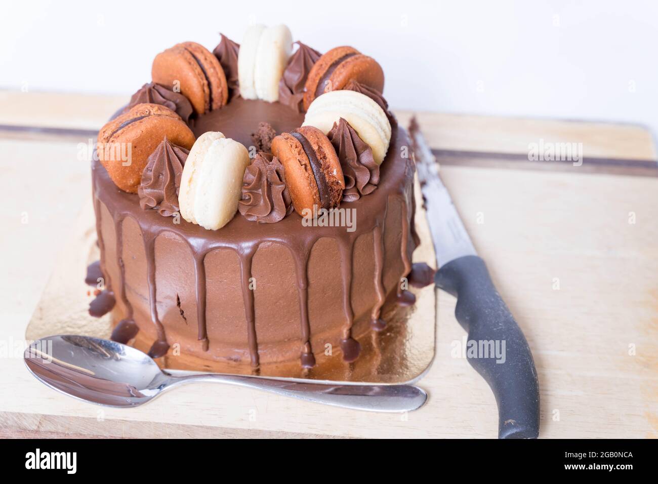 triple gâteau au chocolat. fusion du chocolat noir de haut en bas Banque D'Images