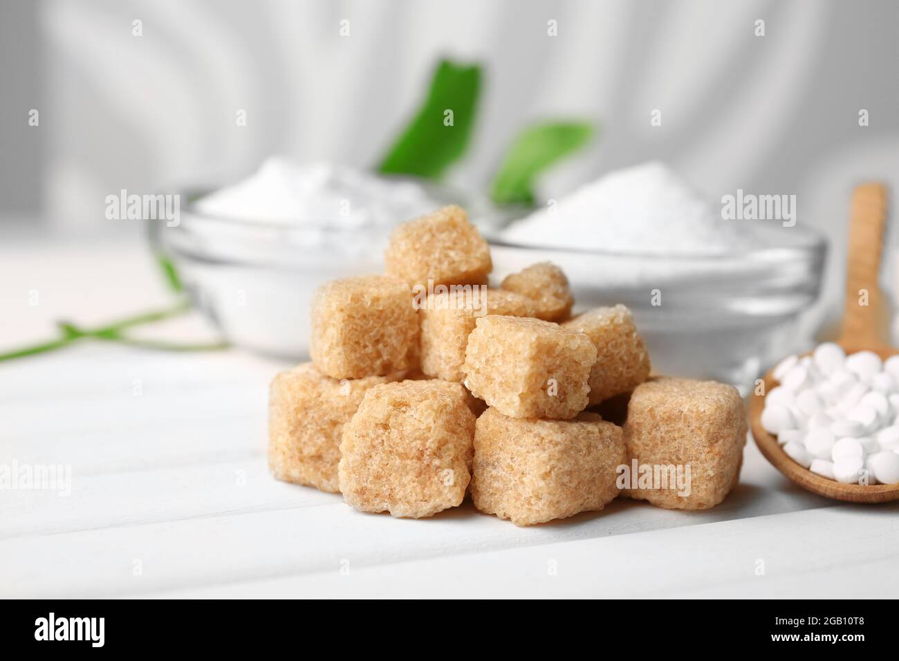 Le sucre de canne, le sucre blanc et le stevia Photo Stock - Alamy