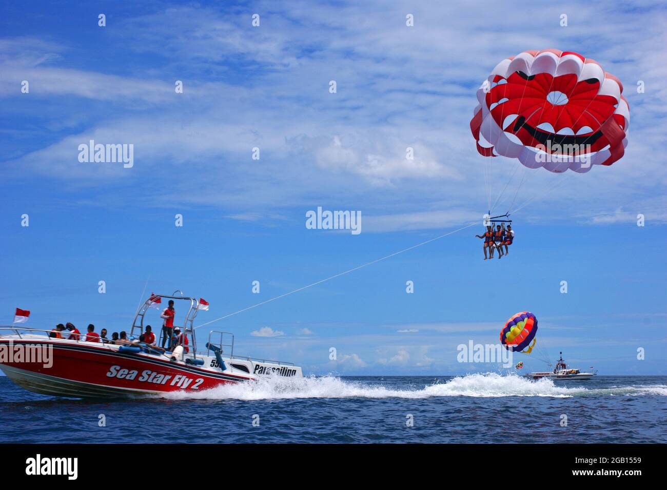 Parachute ascensionnel, sports nautiques, Tanjung Benoa, Bali, Indonésie  Photo Stock - Alamy