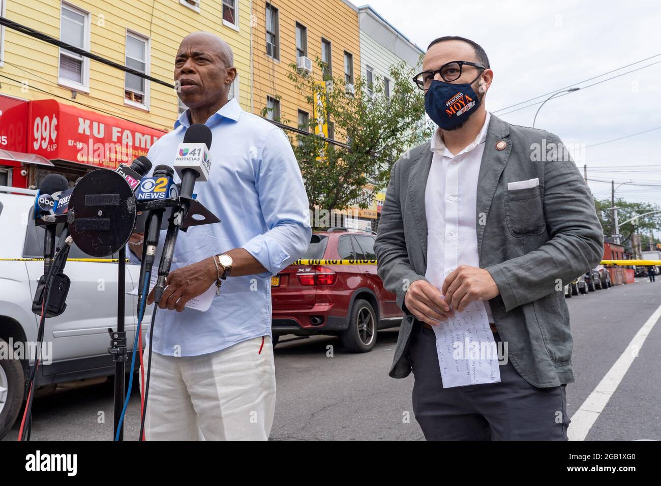 NEW YORK, NY - 01 AOÛT : le candidat démocrate de New York City et le président du quartier de Brooklyn, Eric Adams, s'exprime lors d'une conférence de presse le 1er août 2021 à New York. Le candidat démocrate à la mairie de New York et le président du quartier de Brooklyn, Eric Adams, et le membre du Conseil, Francisco Moya, ont tenu une conférence de presse l'après-midi suivant la fusillade nocturne du 31 juillet 2021 liée à des gangs sur 37 Avenue dans le quartier de Corona, dans le Queens, qui a blessé au moins 10 personnes pour exiger l'action. Crédit : Ron Adar/Alay Live News Banque D'Images
