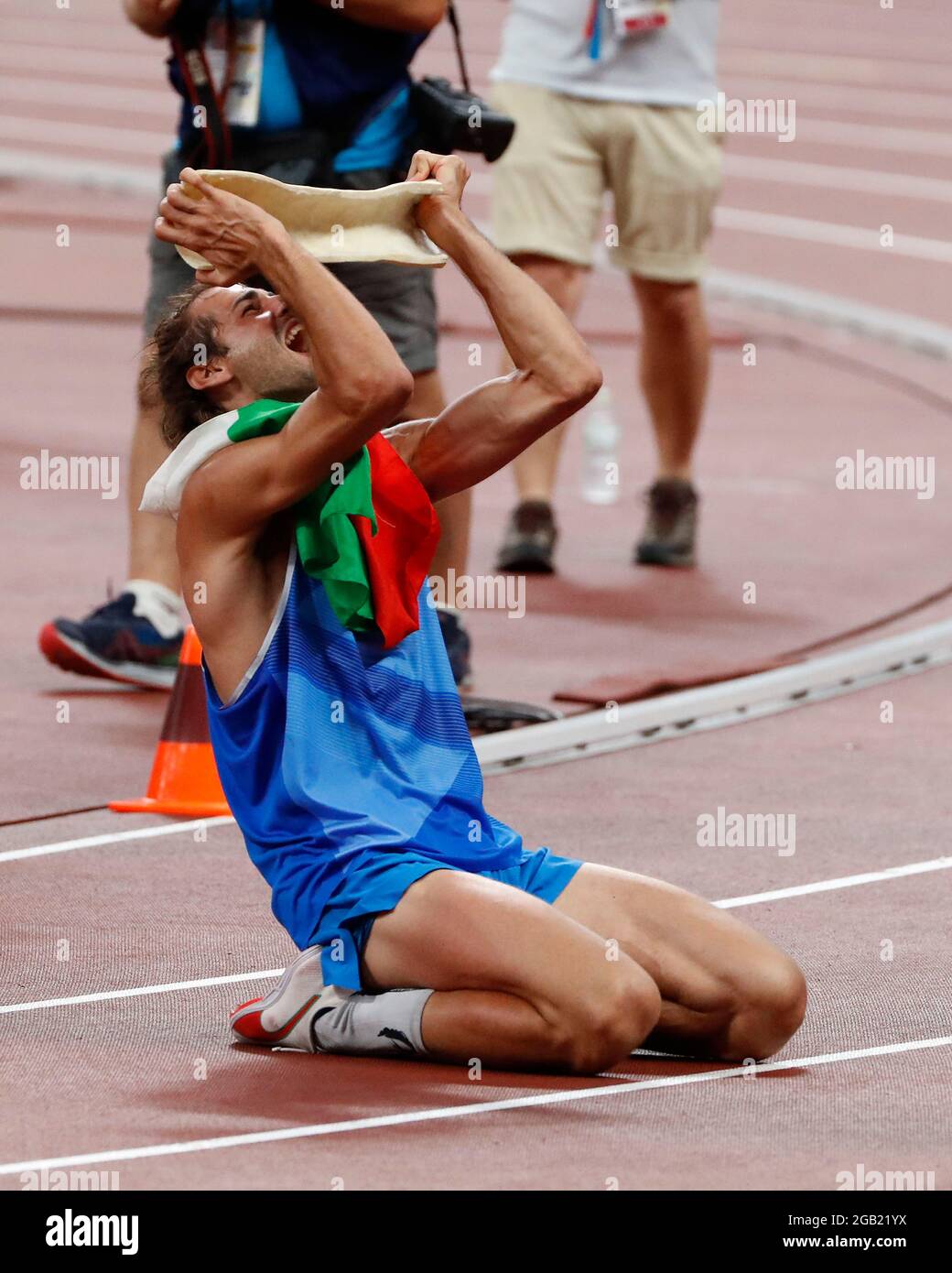 Tokyo, Kanto, Japon. 1er août 2021. Gianmarco Tamberi (ITA) réagit après avoir gagné l'or dans le saut en hauteur masculin lors des Jeux Olympiques d'été de Tokyo 2020 au stade olympique. (Image de crédit : © David McIntyre/ZUMA Press Wire) Banque D'Images