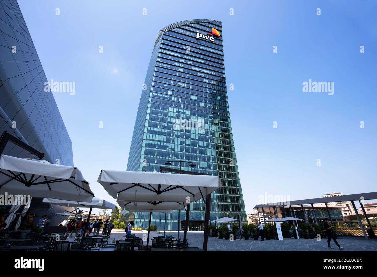 MILAN, ITALIE 15 JUIN 2021 - Tour de Libeskind ou Tour PwC dans le quartier de la vie urbaine 'Tre Torri', à Milan, Italie Banque D'Images