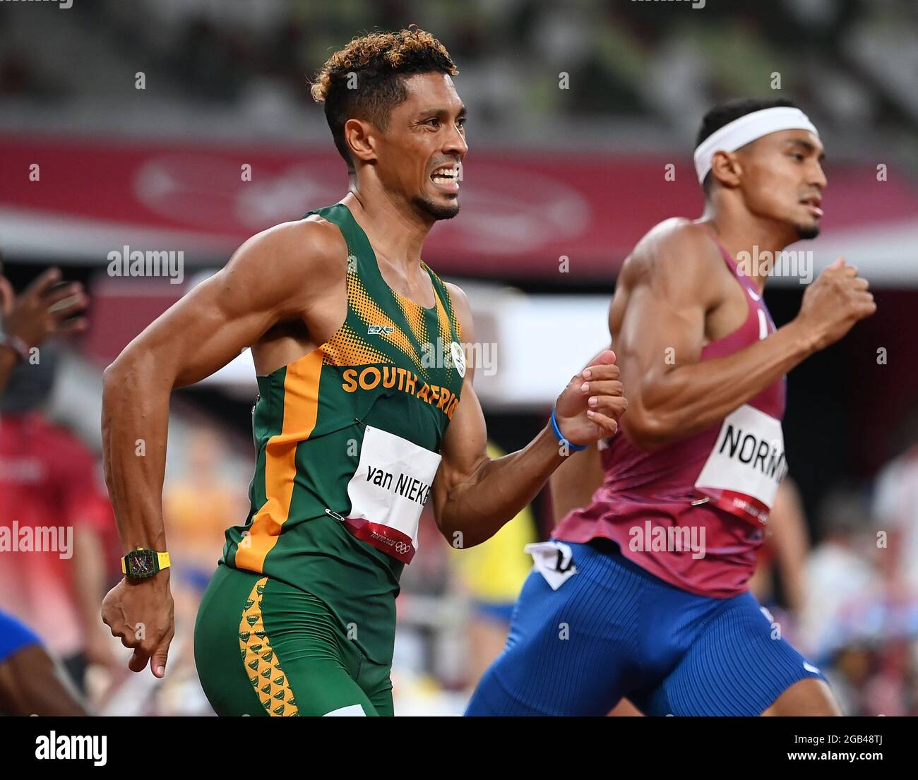 Tokyo, Japon. 2 août 2021. Wayde van Niekerk (L), d'Afrique du Sud, participe à la compétition de la demi-finale masculine de 400m aux Jeux Olympiques de Tokyo 2020, à Tokyo, au Japon, le 2 août 2021. Crédit: Li Yibo/Xinhua/Alay Live News Banque D'Images