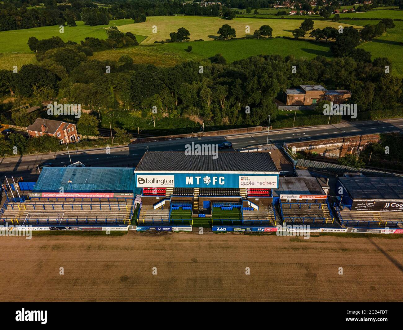 Macclesfield Town AFC la Drone aérienne des hommes de soie peu avant que le Club soit forcé de se plier en 2020 en raison du coronavirus Covid 19 Banque D'Images