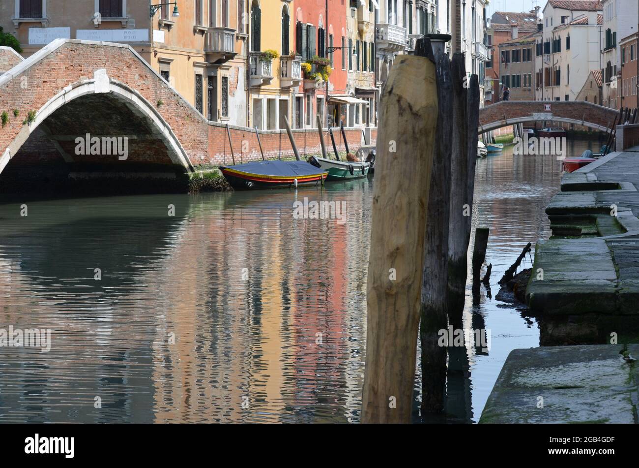 Vedutas des canaux de Venise avec les palais reflétés dans les eaux Banque D'Images