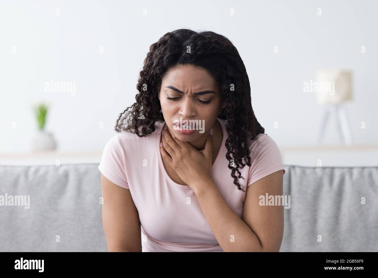 Maladie, virus Covid-19, mauvaise sensation, problèmes de santé, grippe et quarantaine Covid-19 Banque D'Images