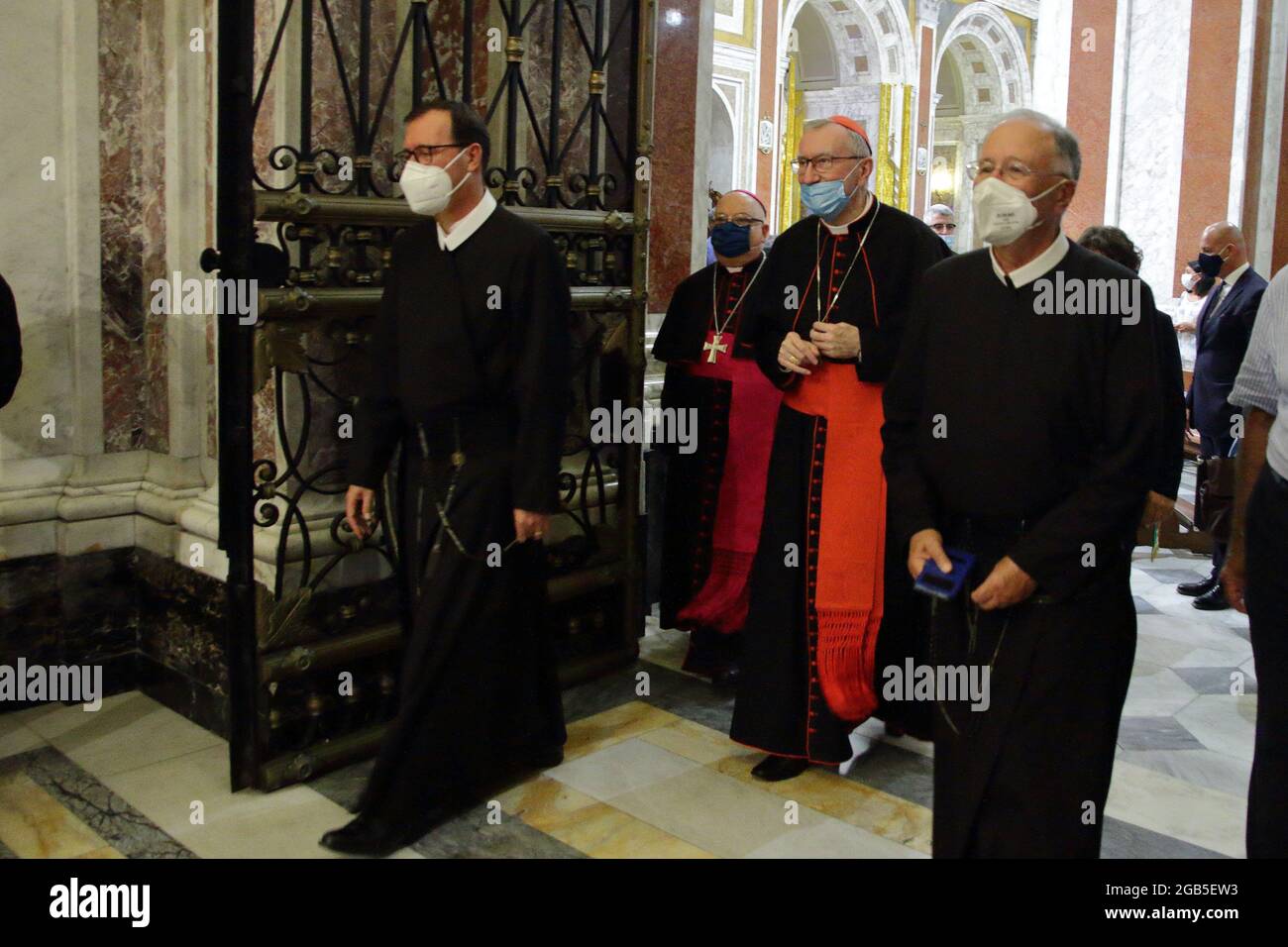 Pagani, Italie. 1er août 2021 : le Secrétaire d'Etat du Vatican, le Cardinal Pietro Parolin, a visité le tombeau de Saint Alfonso Maria dei Liguori, Docteur de l'Eglise, dont les vestiges sont conservés dans la Basilique pontificale du même nom. Crédit : Pacific Press Media production Corp./Alay Live News Banque D'Images