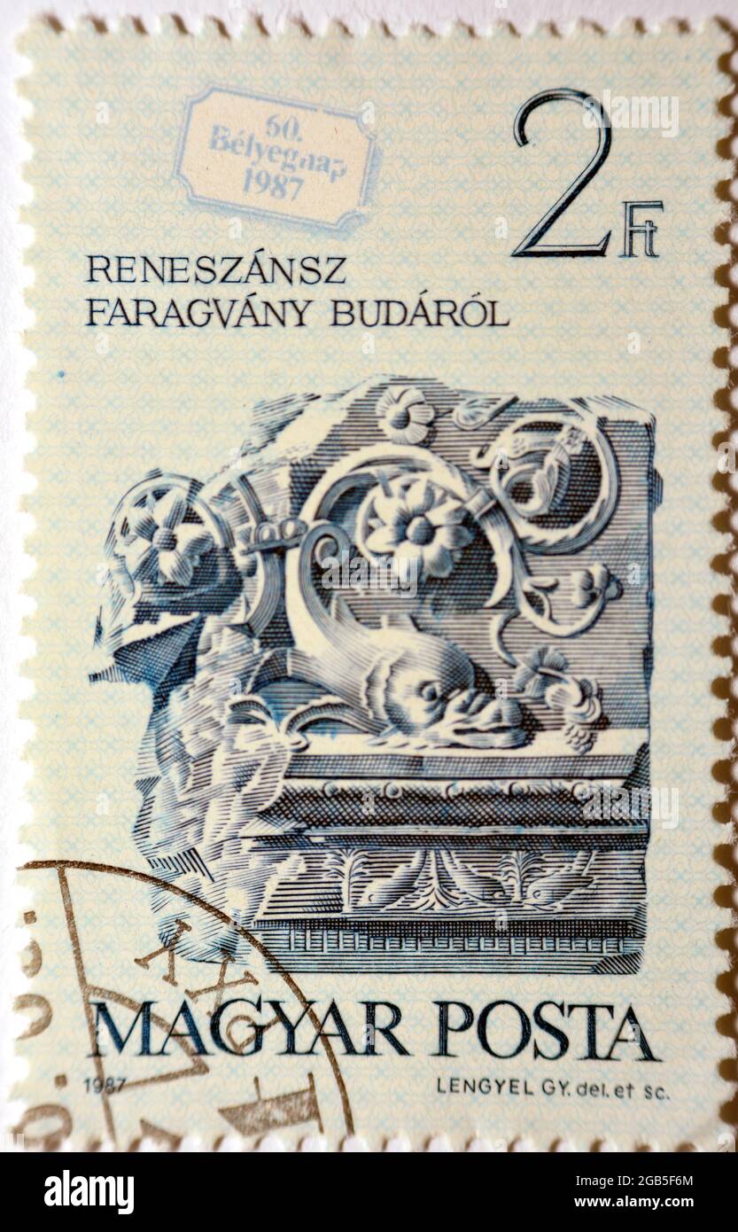 Un timbre Postage imprimé en Hongrie montre la maçonnerie du château médiéval de Budapest de la série Stamp Day, vers 1987, valeur 2ft, ancien timbre hongrois Mag Banque D'Images