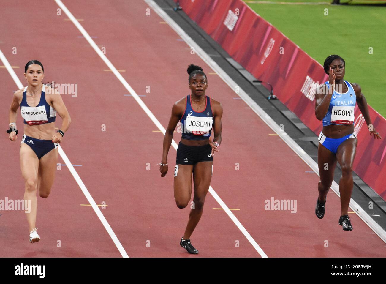 Tokyo, Japon. 03ème août 2021. Rafalia Spanoudaki (GRE), Gemina Joseph (FRA), Gloria Hooper (ITA) concourent sur la demi-finale de 200m féminin lors des Jeux Olympiques Tokyo 2020, Athlétisme, le 1er août 2021 au Stade Olympique de Tokyo à Tokyo, Japon - photo Yoann Cambefort/Marti Media/DPPI crédit: Independent photo Agency/Alay Live News Banque D'Images