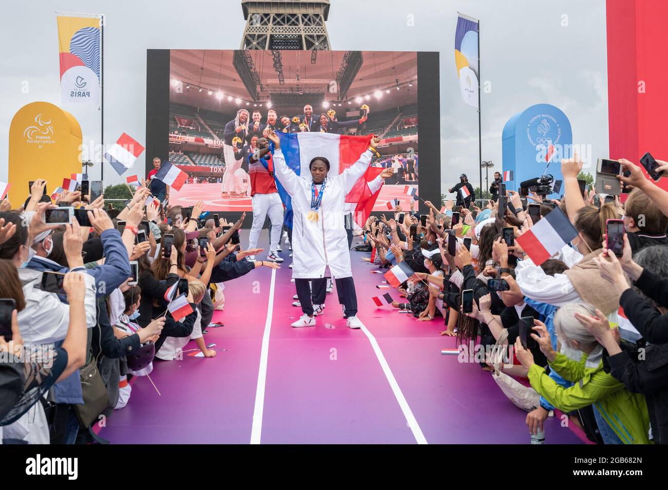 Clarisse Agbegnenou dans la zone des fans lors de son retour des Jeux Olympiques de Tokyo 2020 au Trocadéro le 2 août 2021 à Paris, France. Photo de Laurent Zabulon/ABACAPRESS.COM Banque D'Images