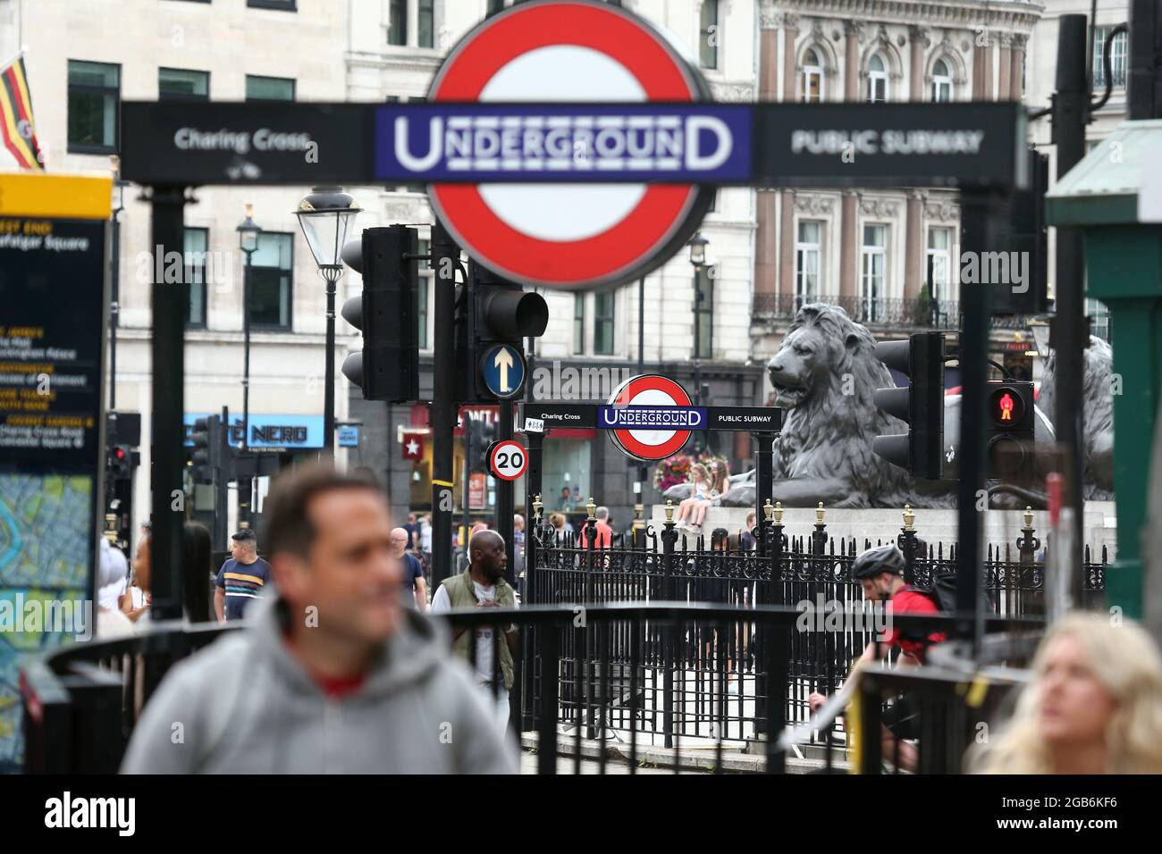 Londres, Angleterre, Royaume-Uni. 2 août 2021. Panneaux à l'extérieur des stations de métro de Londres. La grève des chauffeurs de métro de Londres, prévue pour cette semaine, a été suspendue pour permettre des pourparlers sur le règlement du différend, a annoncé le transport ferroviaire, maritime et de transport (RMT). (Image de crédit : © Tayfun Salci/ZUMA Press Wire) Banque D'Images