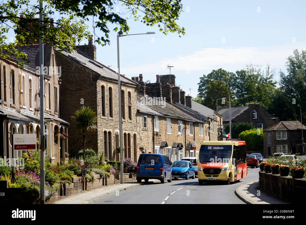 Paroisse civile du village de Barrowford, district de Pendle, Lancashire, Angleterre. Table des péages sur Gibson Road et un autobus Ribble Country Banque D'Images