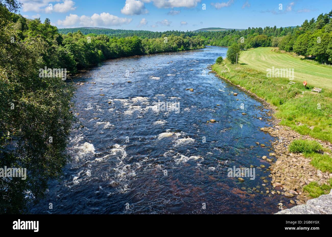 La rivière Spey depuis l'ancien pont Spey près de Grantown-on-Spey, Badenoch et Speyside, Écosse Banque D'Images
