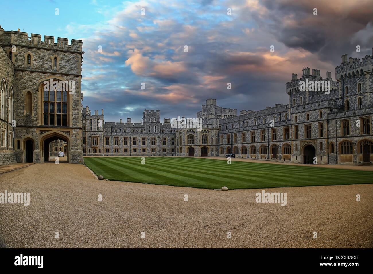 Vue sur Upper Ward (Quadrangle) dans le château médiéval de Windsor. ROYAUME-UNI Banque D'Images