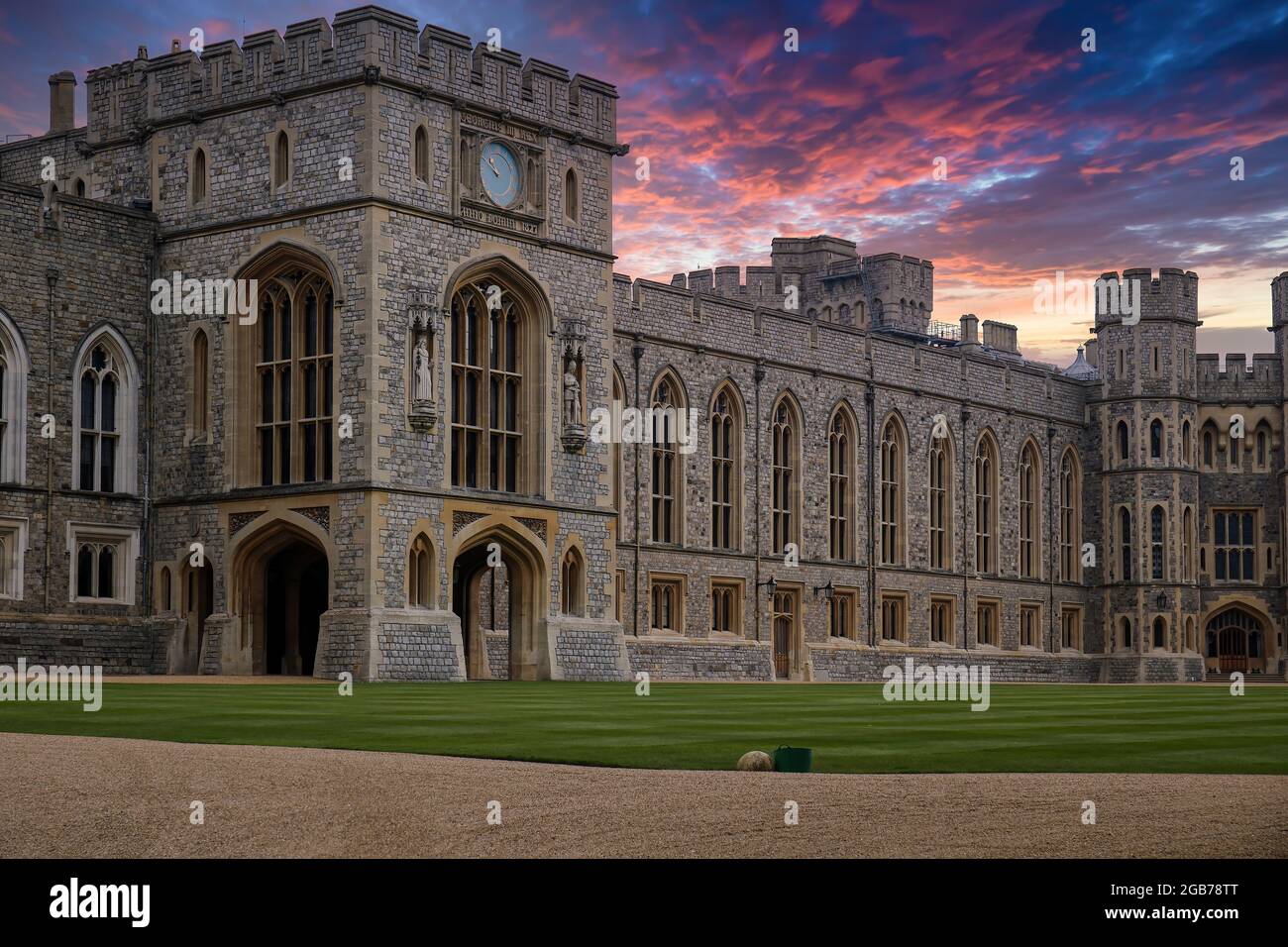 Vue sur Upper Ward (Quadrangle) dans le château médiéval de Windsor. ROYAUME-UNI Banque D'Images