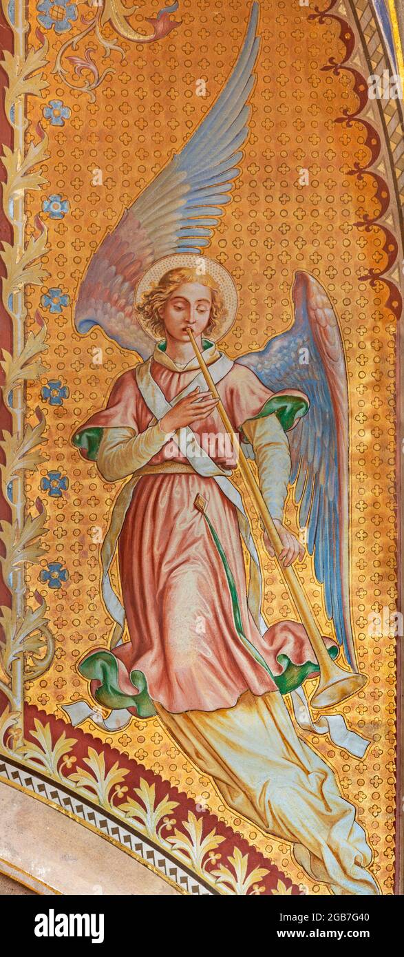 VIENNE, AUSTIRA - JUNI 24, 2021: La fresque de l'ange avec le tombeau dans l'église Votivkirche par les frères Carl et Franz Jobst (sc. Moitié de 19. Cent Banque D'Images