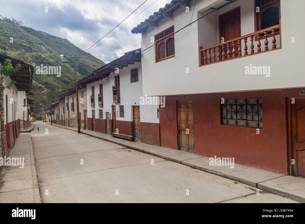 Rue dans un village de Leymebamba, au nord du Pérou. Banque D'Images