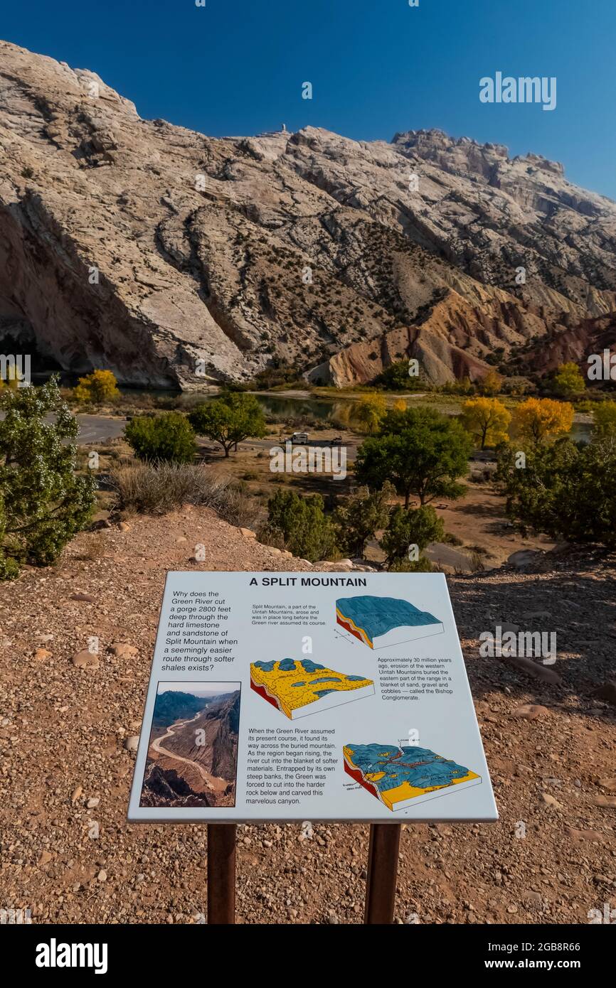 Panneau d'interprétation sur la formation de Split Mountain Canyon dans Dinosaur National Monument, Utah, États-Unis Banque D'Images
