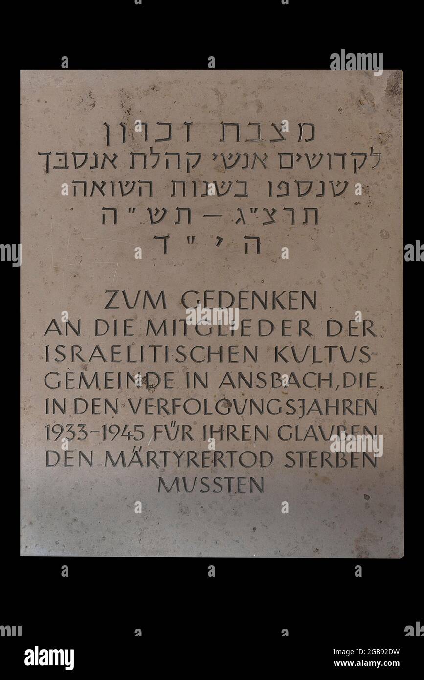 Plaque commémorative des Juifs assassinés sous le régime nazi de 1933 à 1045, Synagogue d'Ansbach, moyenne-Franconie, Bavière, Allemagne Banque D'Images