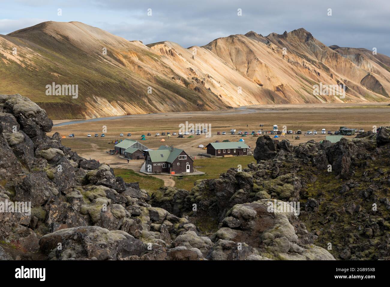 Association de randonnée islandaise cabines, camping, parking, Landmannalaugar, Islandais Highlands, Islande Banque D'Images