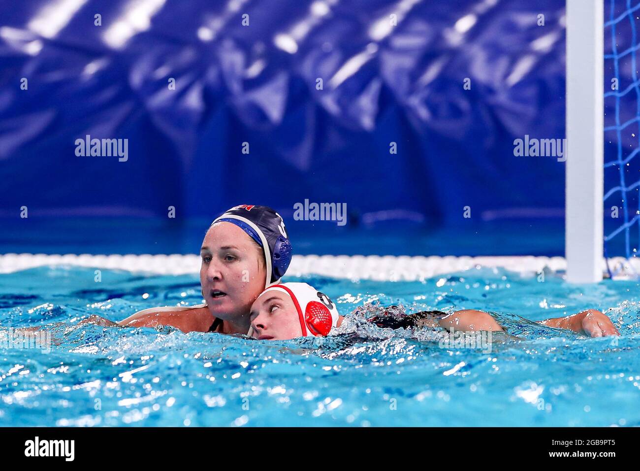 TOKYO, JAPON - AOÛT 3 : Melissa Seidemann des États-Unis, Elyse Lemay-Lavoie du Canada pendant le match de quart-finale des femmes du tournoi de water-polo olympique de Tokyo 2020 entre le Canada et les États-Unis au Tatsumi Waterpolo Centre le 3 août 2021 à Tokyo, Japon (photo de Marcel ter Bals/Orange Pictures) crédit : Orange pics BV/Alay Live News Banque D'Images