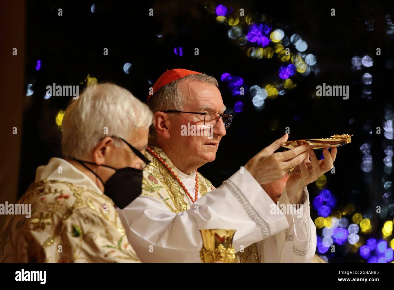 Le Secrétaire d'Etat du Vatican, le Cardinal Pietro Parolin, a visité le tombeau de Saint Alfonso Maria dei Liguori, docteur de l'Eglise, dont les vestiges sont conservés dans la Basilique pontificale du même nom. Le jour où le Saint patron de la ville de Pagani est célébré, le jour où le saint a quitté sa vie terrestre, le Cardinal Parolin s'est arrêté dans la prière dans la crypte dédiée au Saint et a ensuite eu une rencontre avec les Pères Rédemptoristes et le Gouverneur de la région de Campanie, Vincenzo de Luca. Dans la soirée à 20:00 concélébration de la Sainte Messe sur la Piazza Sant'Alfonso en présence des fidèles Banque D'Images