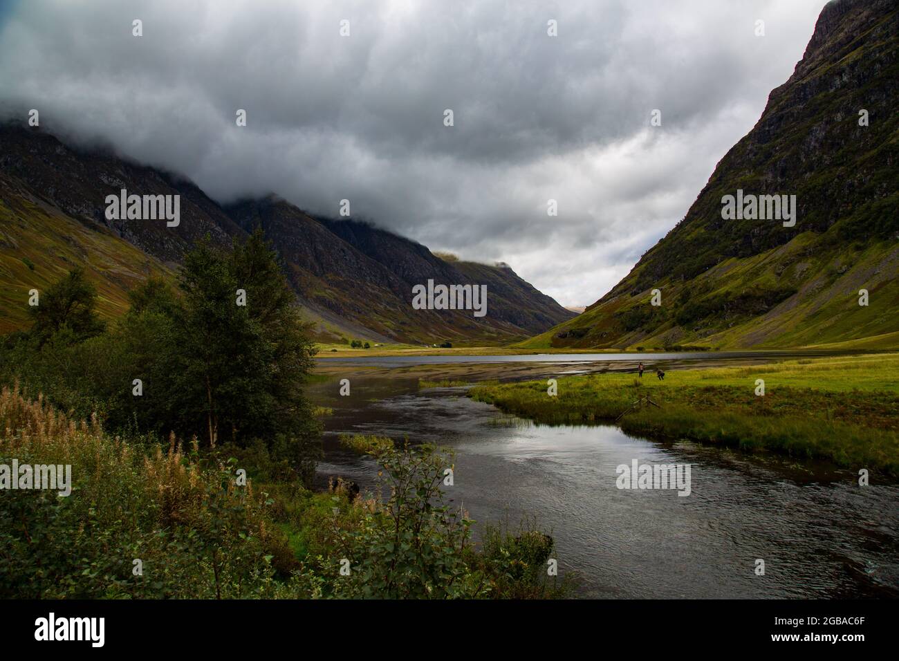 Highlands écossais, avec de grandes vallées et montagnes, des lacs d'eau douce et des coins de mystère Banque D'Images