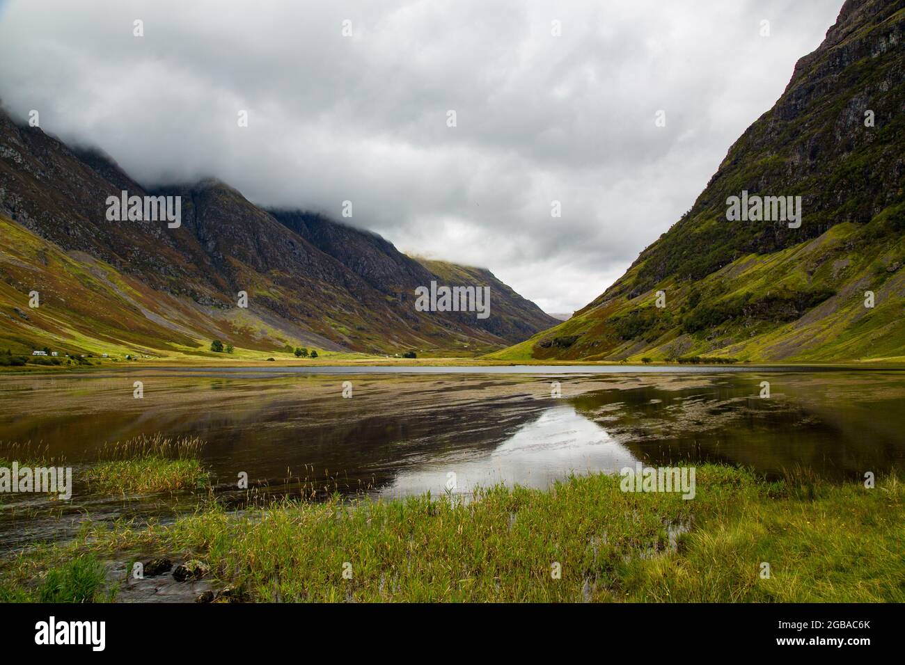 Highlands écossais, avec de grandes vallées et montagnes, des lacs d'eau douce et des coins de mystère Banque D'Images