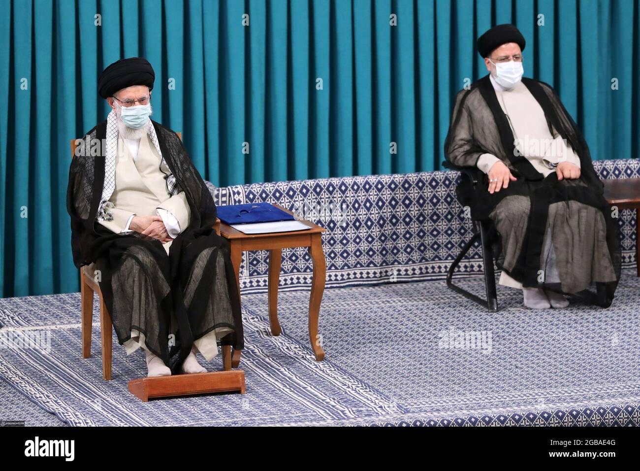 Téhéran, Téhéran, Iran. 3 août 2021. Ain cette photo publiée par un site  officiel du bureau du dirigeant suprême iranien, l'ayatollah ALI  KHAMENEI(L), siège dans une cérémonie d'approbation pour donner son sceau