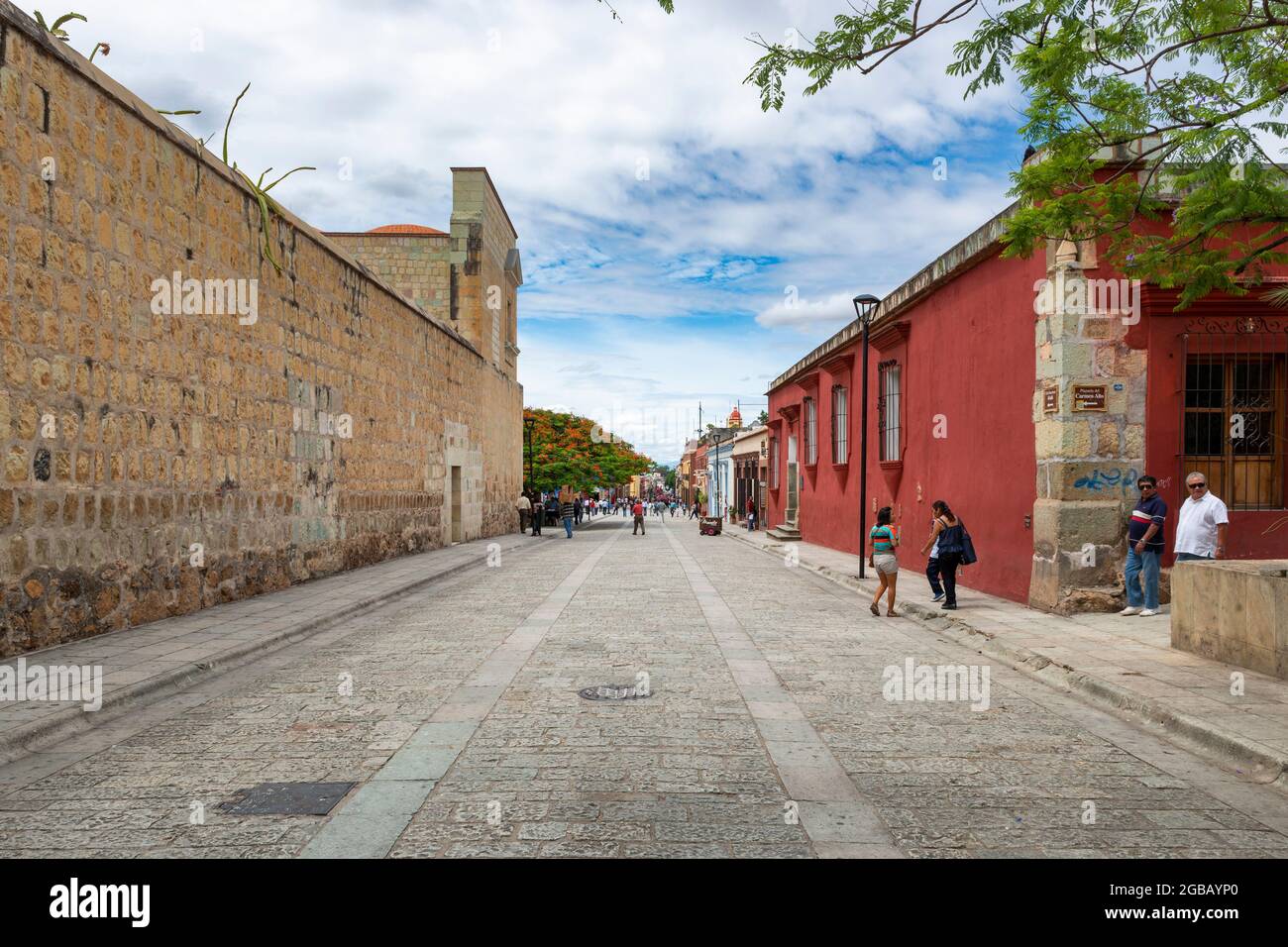 Oaxaca de Juarez, Mexique - 15 mai 2014 : vue sur une rue dans le centre de la ville d'Oaxaca de Juarez, Mexique. Banque D'Images