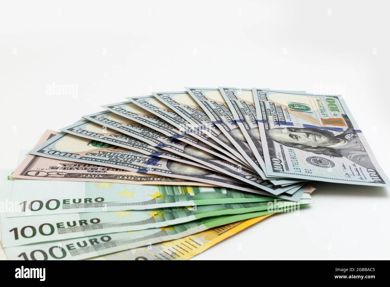 100 dollars et 100 billets en euros Banque de photographies et d’images ...