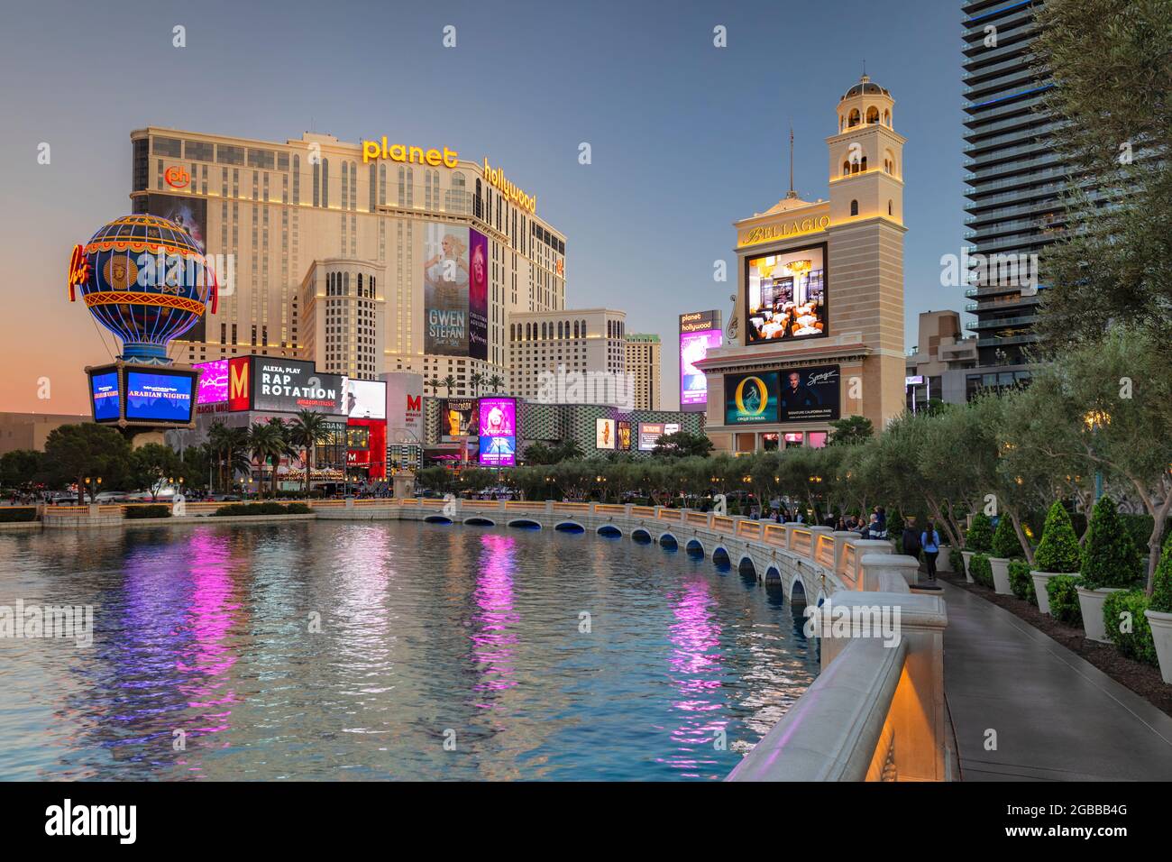 Hotel Paris und Planet Hollywood Resort, The Strip, Las Vegas, Nevada, États-Unis d'Amérique, Amérique du Nord Banque D'Images