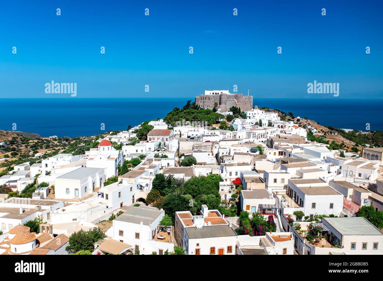 Photo aérienne par drone du monastère de Saint John le théologien, site du patrimoine mondial de l'UNESCO, île de Patmos, îles grecques, Grèce, Europe Banque D'Images
