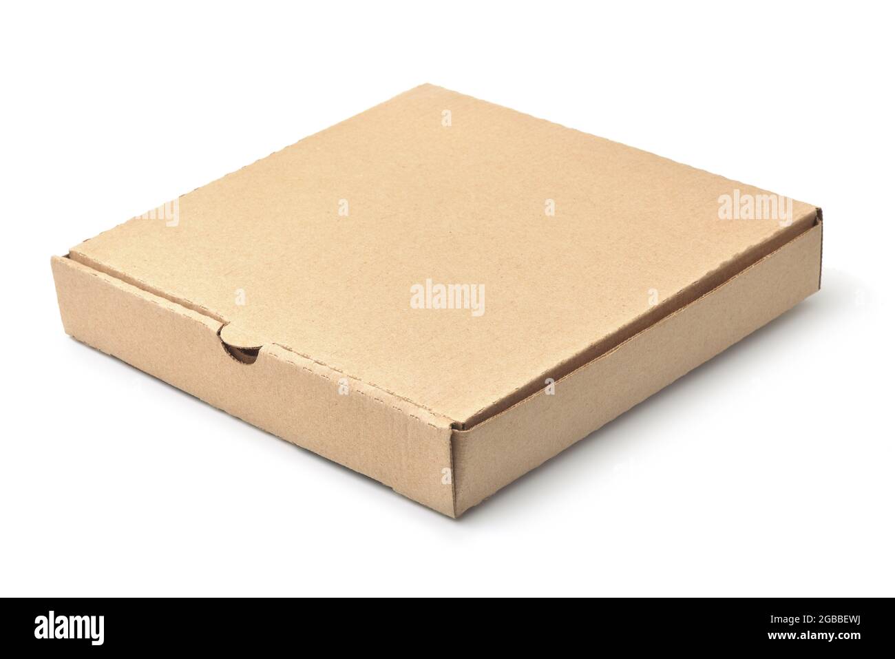 Boîte à pizza en carton brun vierge isolée sur blanc Banque D'Images