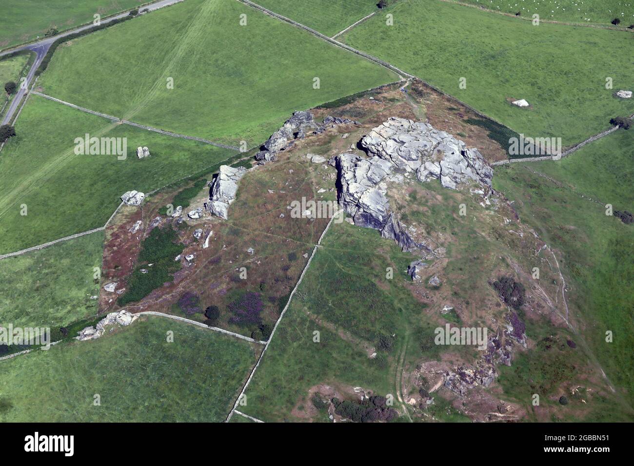Vue aérienne d'Almscliffe Crag, un affleurement rocheux de Huby près de Leeds Banque D'Images