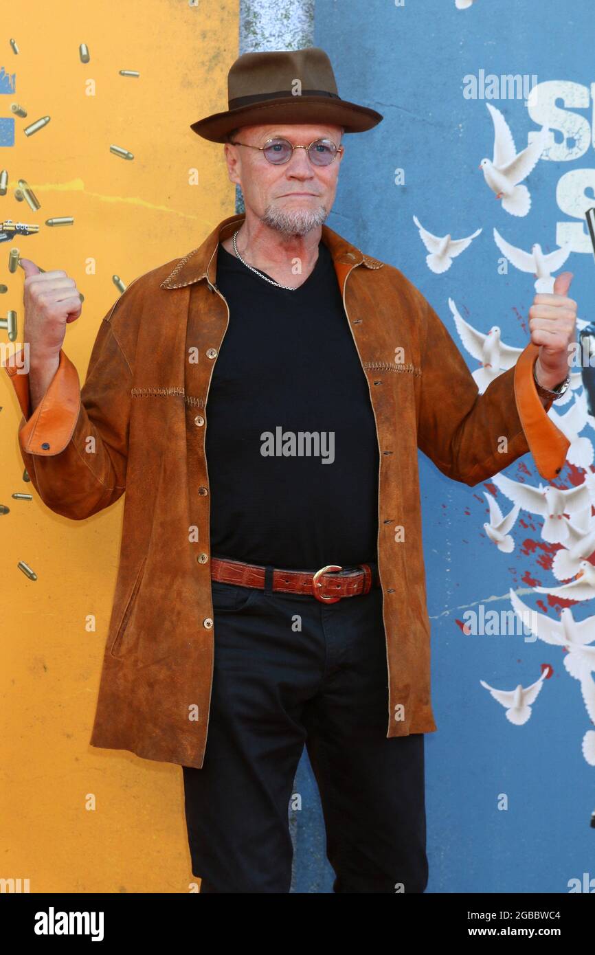 LOS ANGELES - 2 AOÛT : Michael Rooker à la première The suicide Squad au Village Theatre le 2 août 2021 à Westwood, CA Banque D'Images